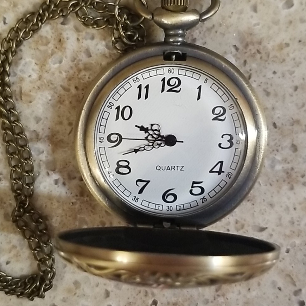 LAST 1🆕️Corpse bride antique bronze chain watch - Picture 3 of 6
